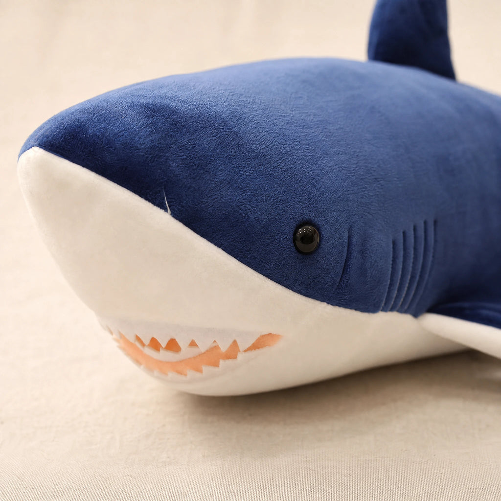 Great White Shark Plush in Soft Blue with White Belly - Détail matière
