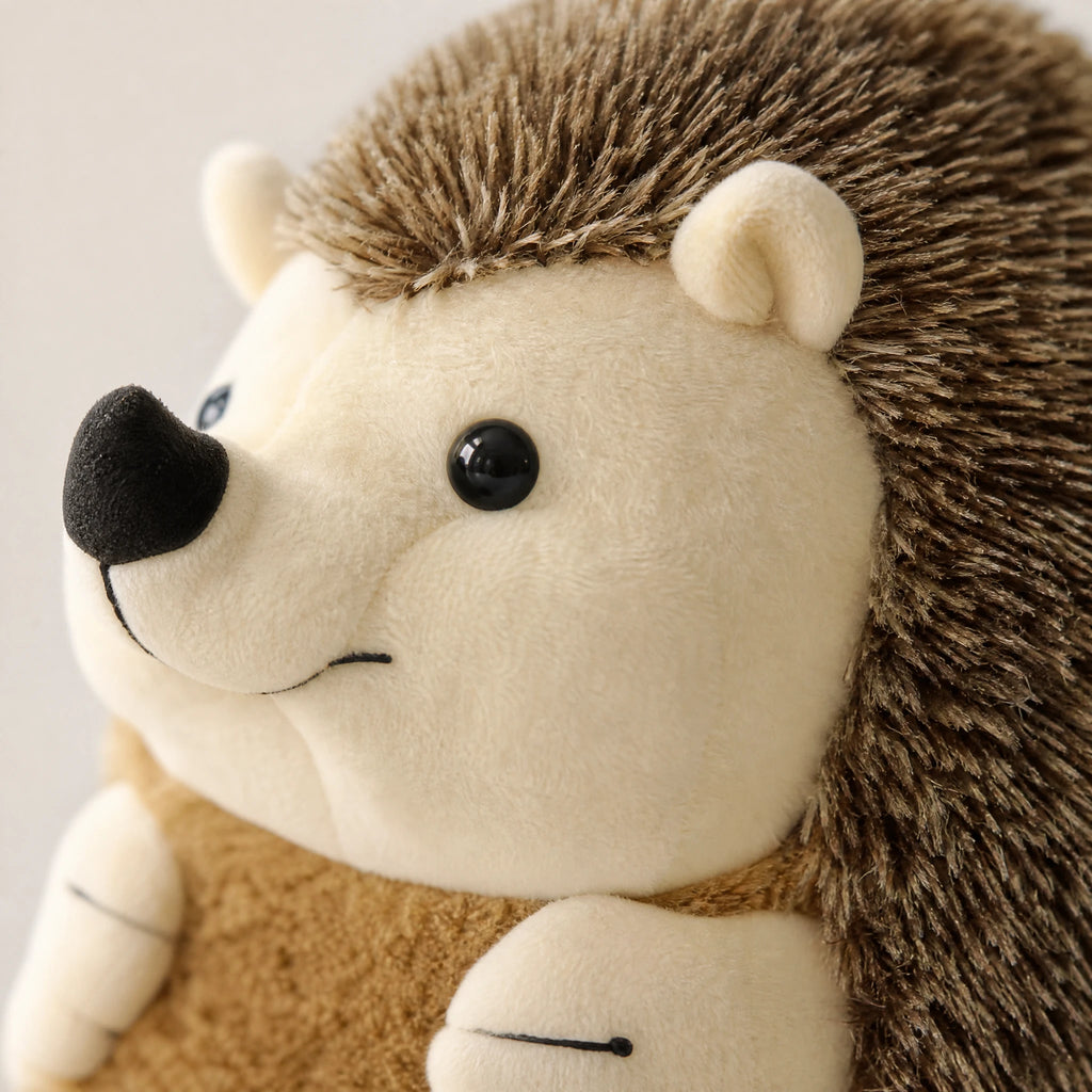 Hedgehog Plush with Fuzzy Spines and Cuddly Belly - Détail matière