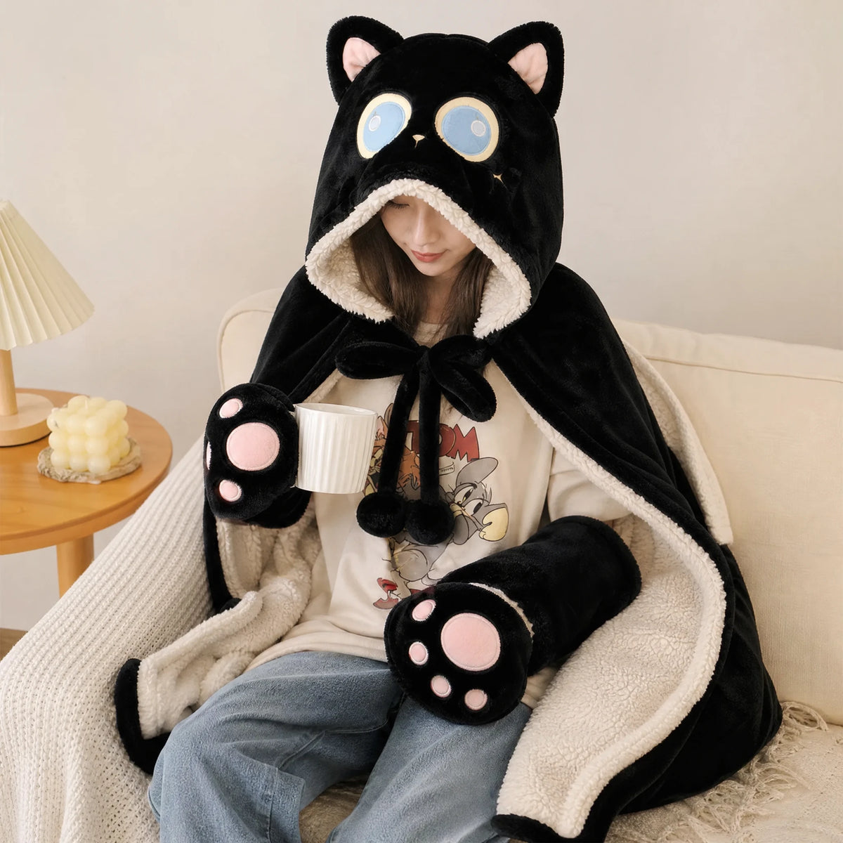 Hooded Blanket Cat with Paw Mittens, Black Plush - Utilisation du produit
