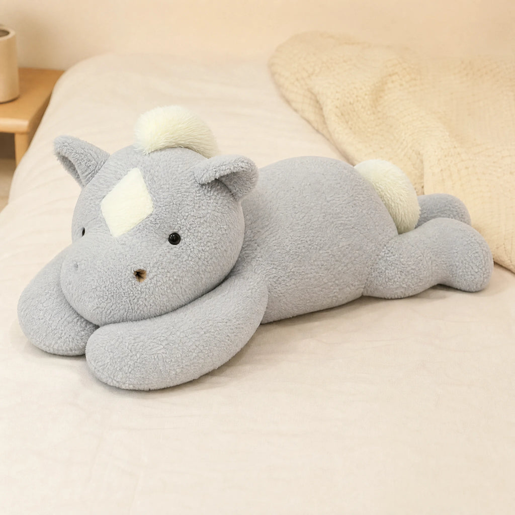 Horse Plush Toy with Diamond Mark and Oversized Hooves - Utilisation du produit