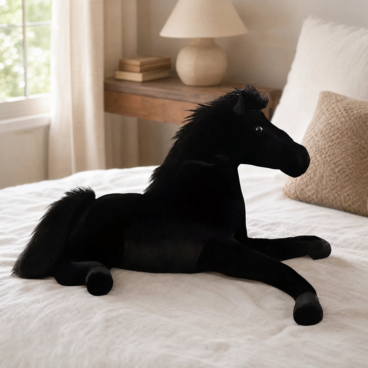 Horse Plush with Black Coat and Flowing Mane - Utilisation du produit