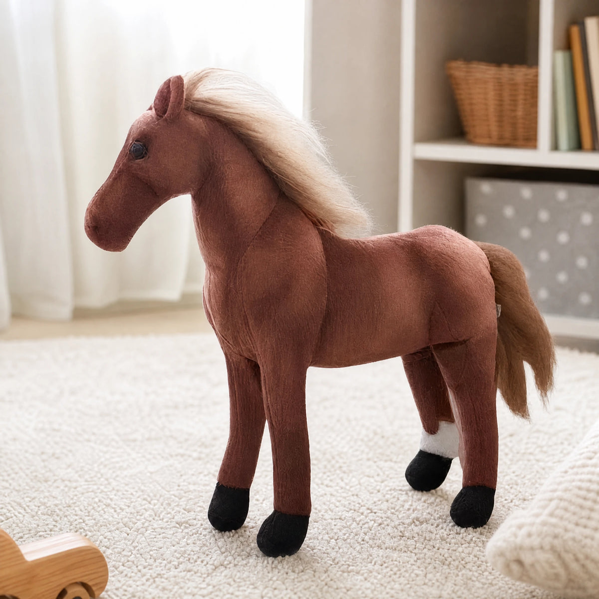 Horse Plush with Flowing Blonde Mane and Brown Coat - Utilisation du produit