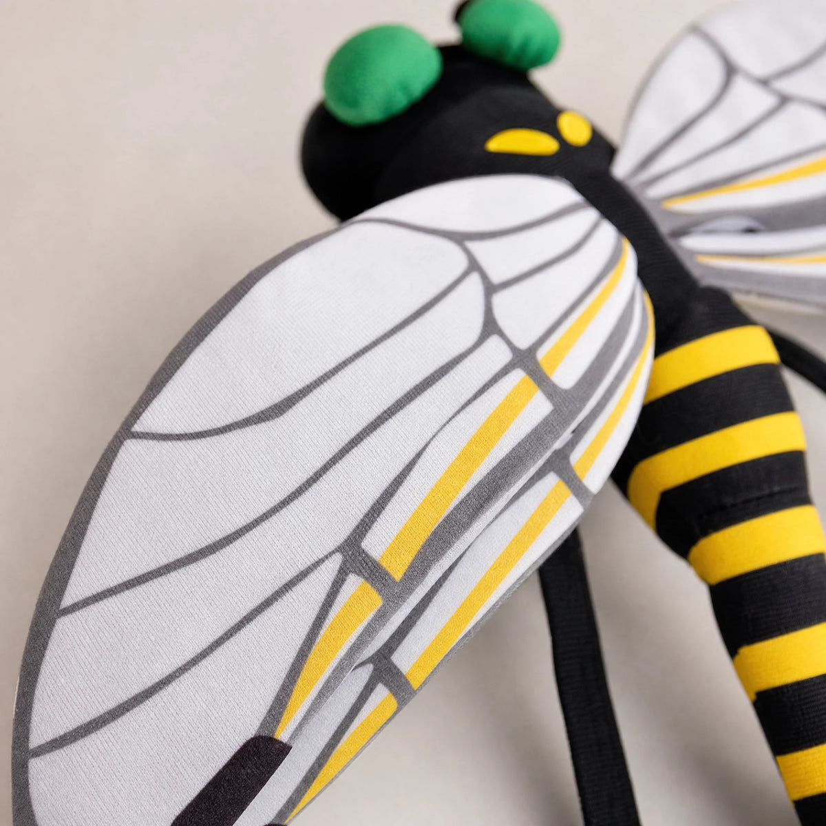Insect Plush Backpack - Dragonfly or Mantis Design - Détail matière