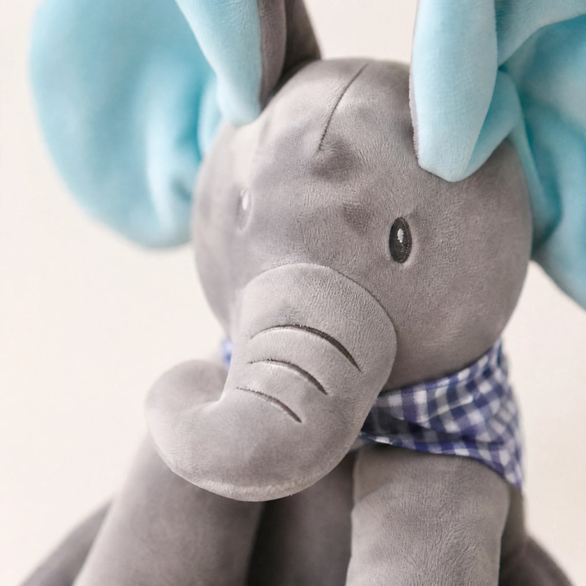 Interactive Elephant Plush with Flapping Ears - Détail matière