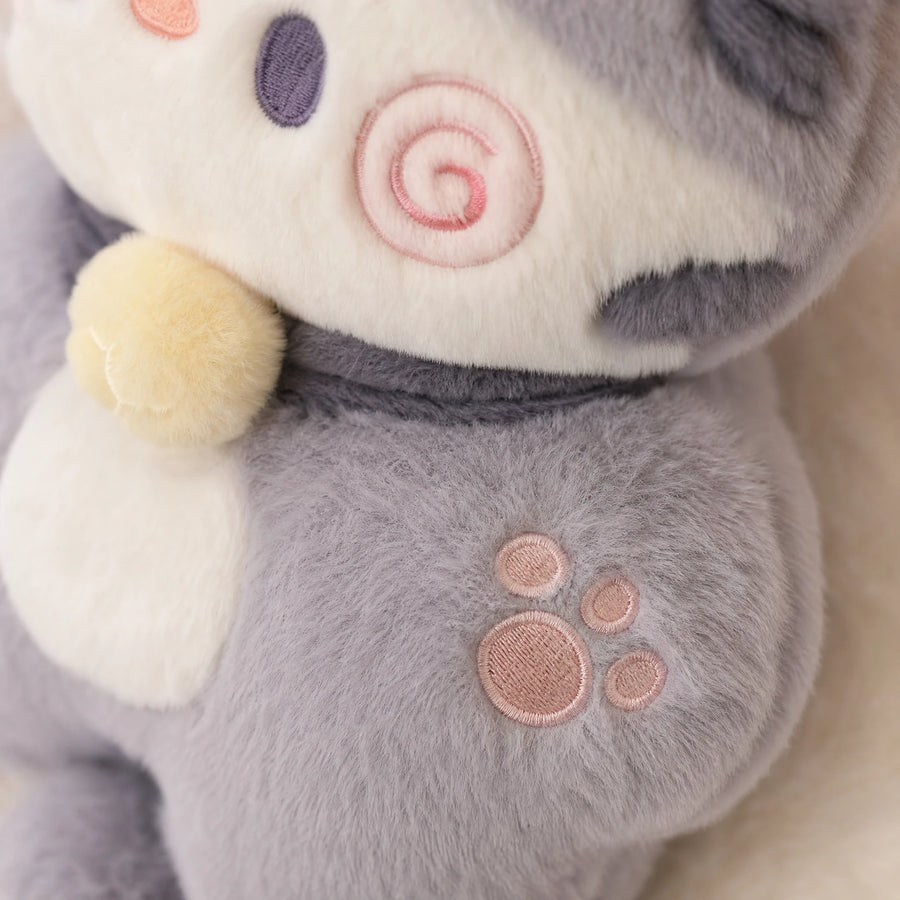 Kawaii Cat Plush with Bell Collar - Fluffy Pastel Design - Détail matière