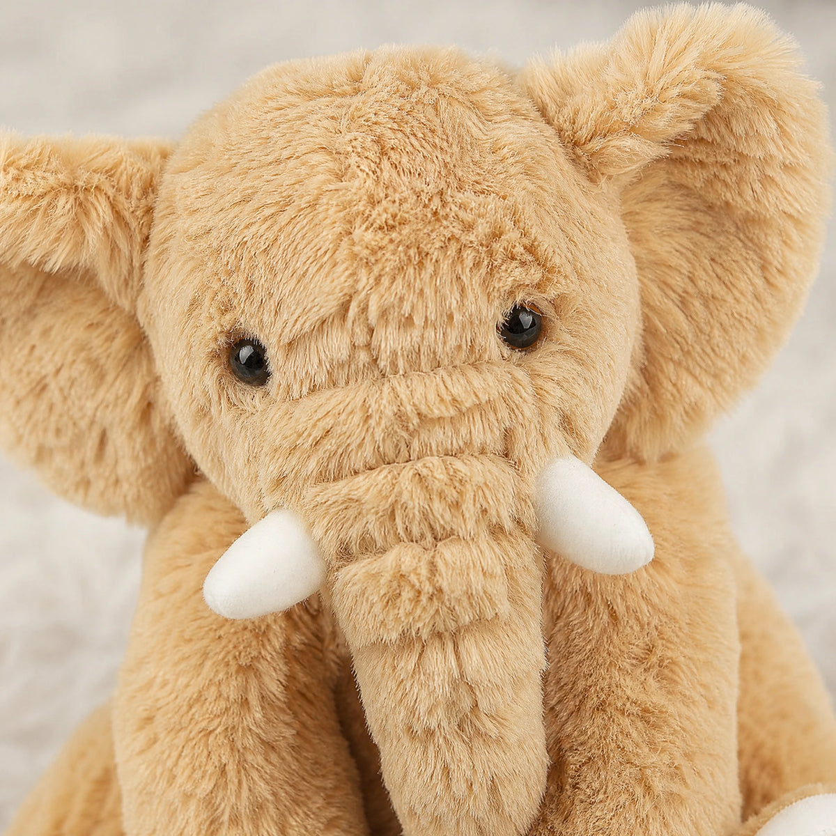 Kawaii Elephant Plush with Oversized Ears and Soft Fur - Détail matière