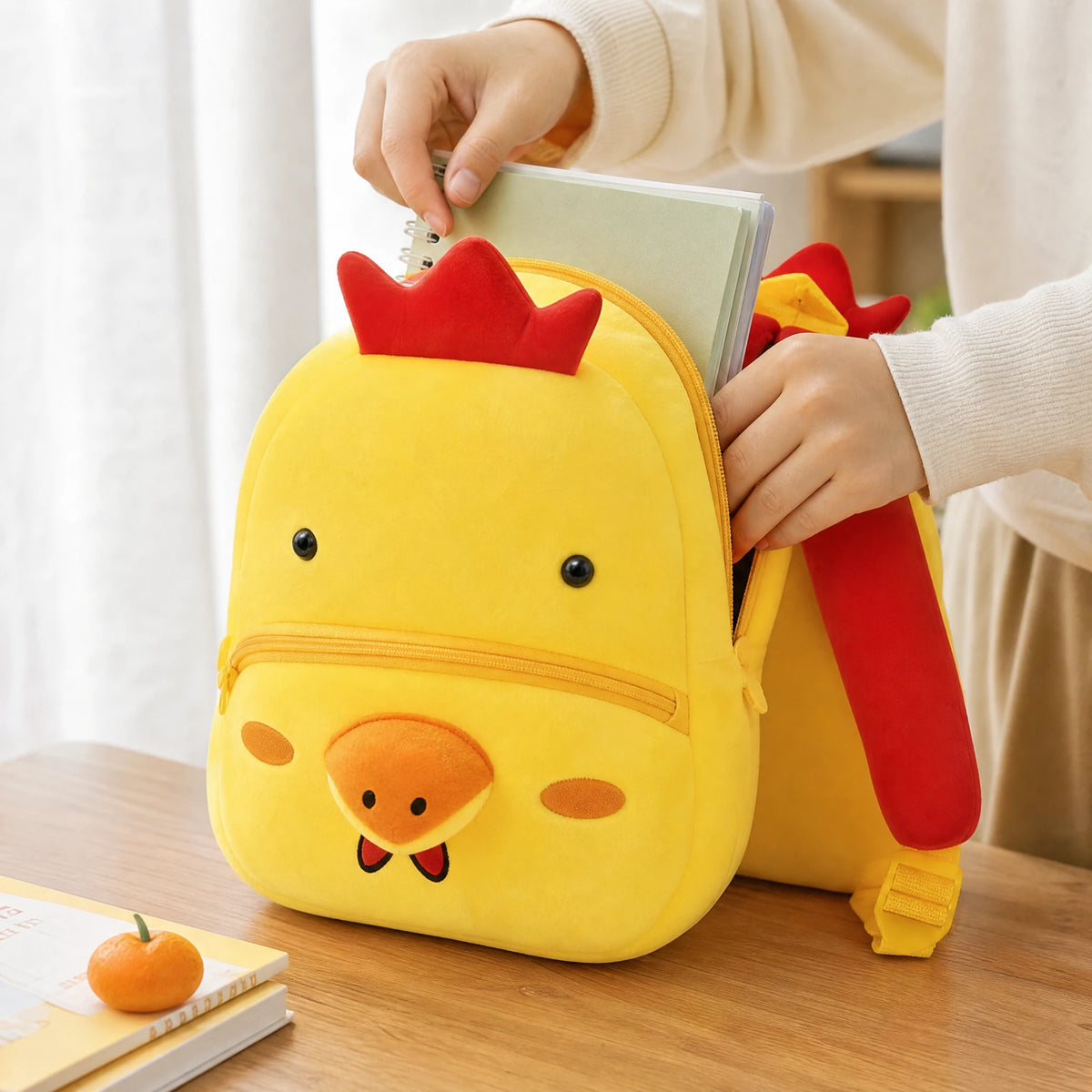 Kids Backpack with Adorable Yellow Chick Design - Utilisation du produit