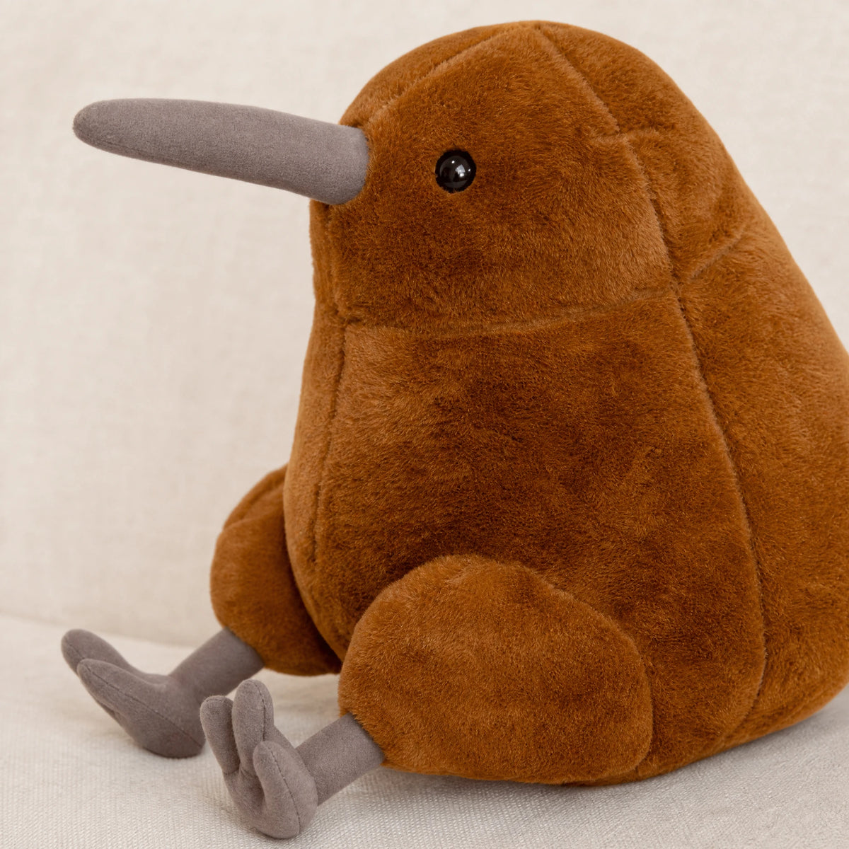 Kiwi Bird Plush with Soft Brown Fur and Grey Details - Détail matière