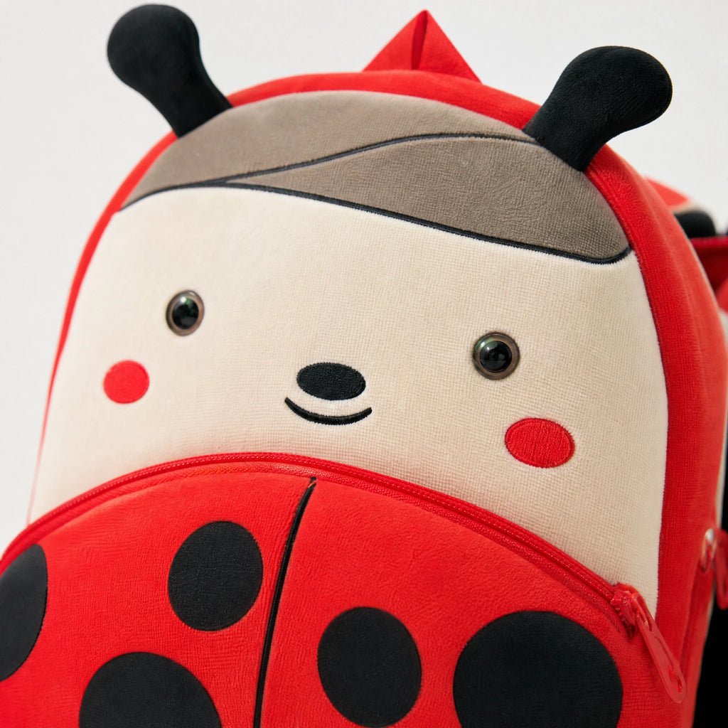 Ladybug Backpack – Plush Design with Front Pocket - Détail matière