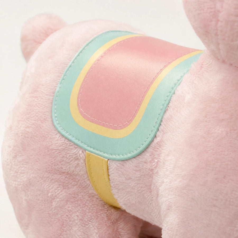 Llama Plush Toy with Rainbow Saddle Detail - Détail matière