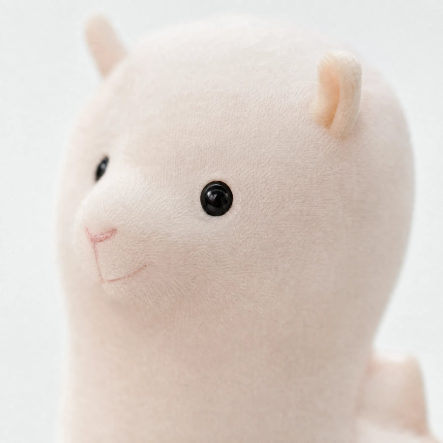 Llama Plush with Soft White and Pink Fur - Détail matière