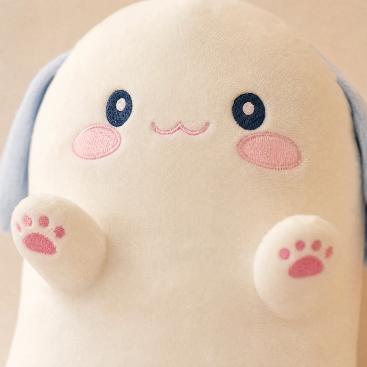 Long Body Pillow Plush with Adorable Animal Characters - Détail matière