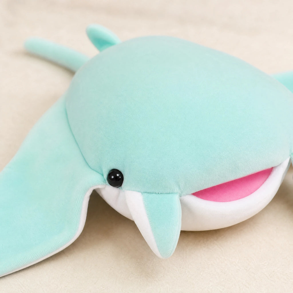 Mobula Ray Plush with Smiling Face in Blue or Mint - Détail matière
