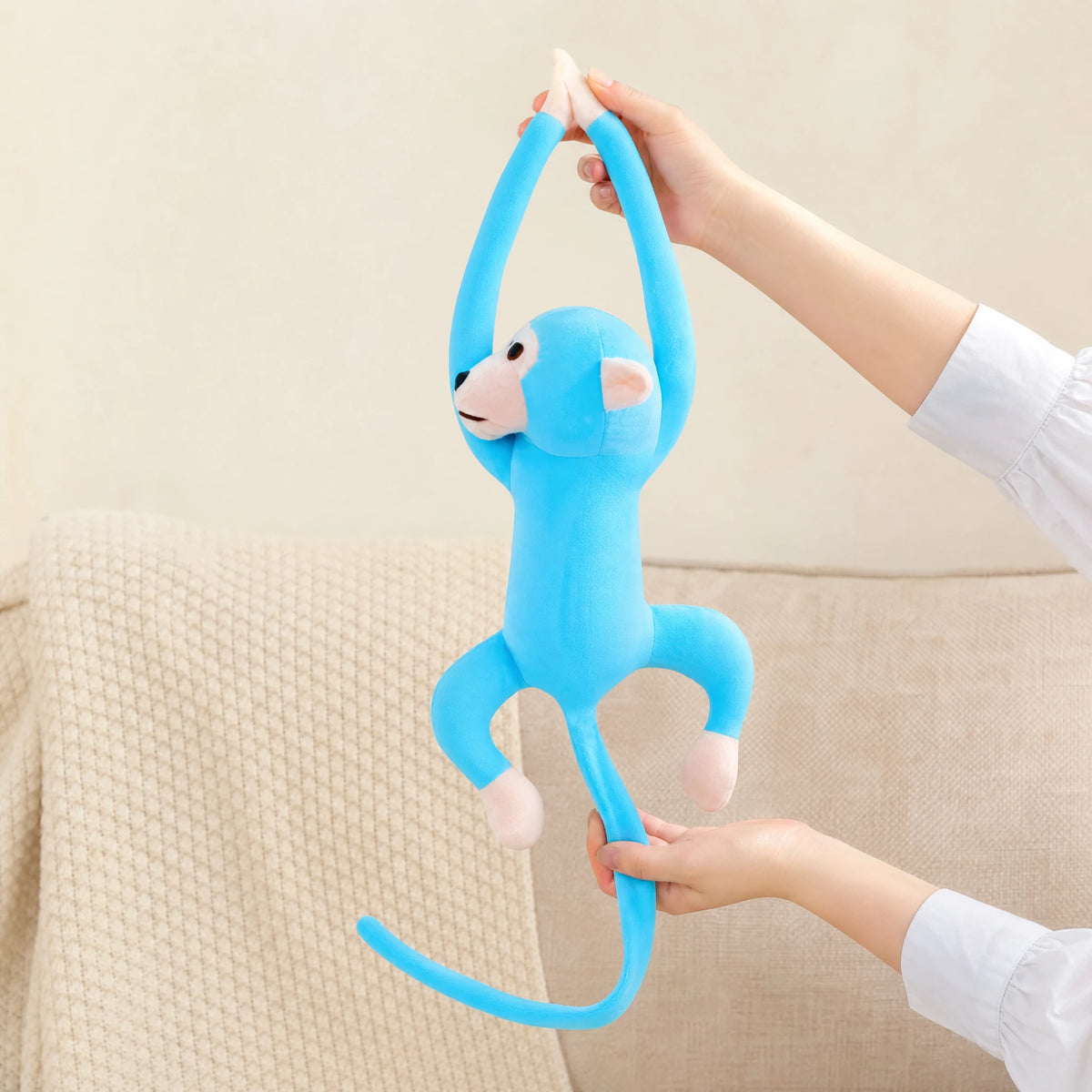 Monkey Plush with Long Arms and Tail – Blue Kawaii - Utilisation du produit
