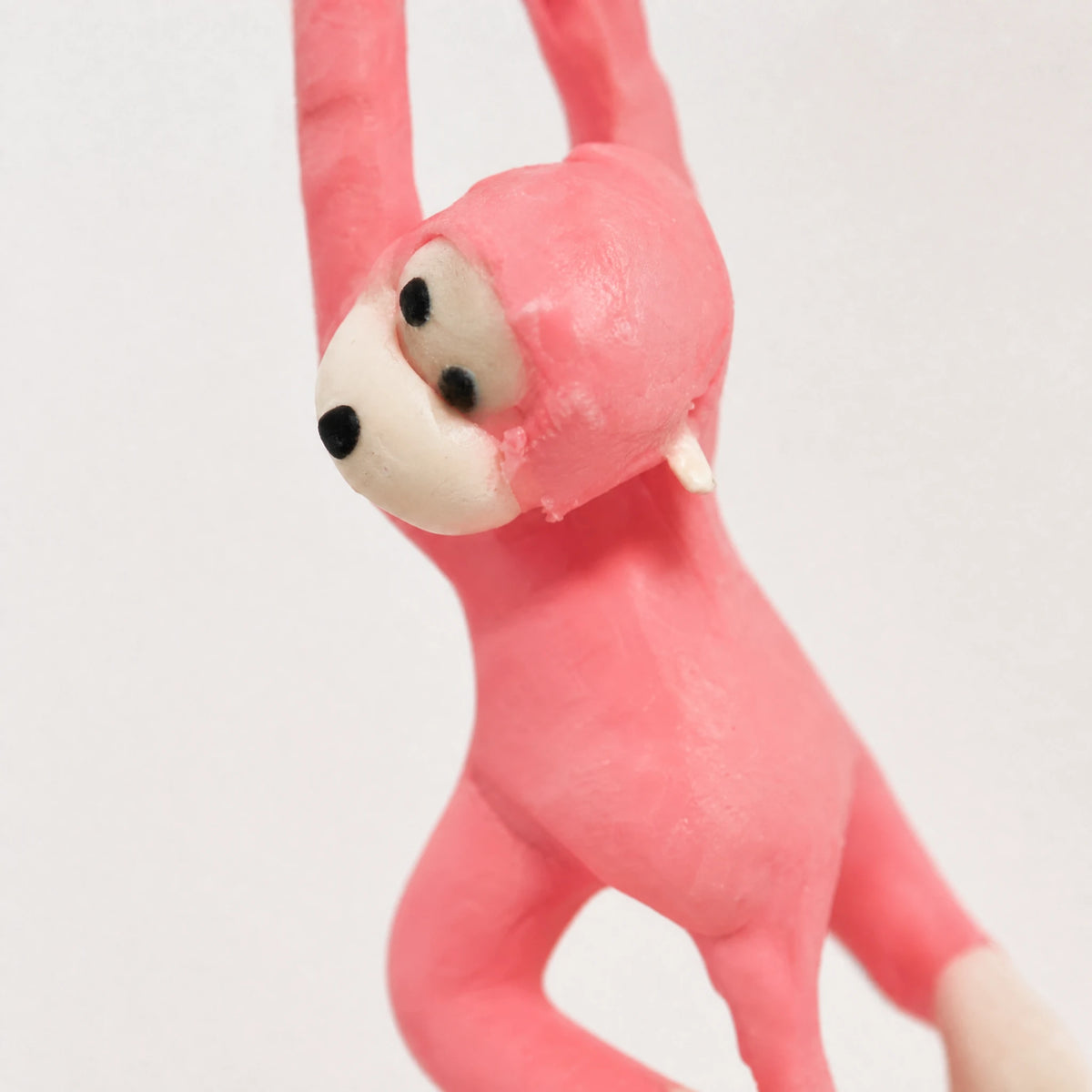 Monkey Plush with Long Tail in Pink - Détail matière