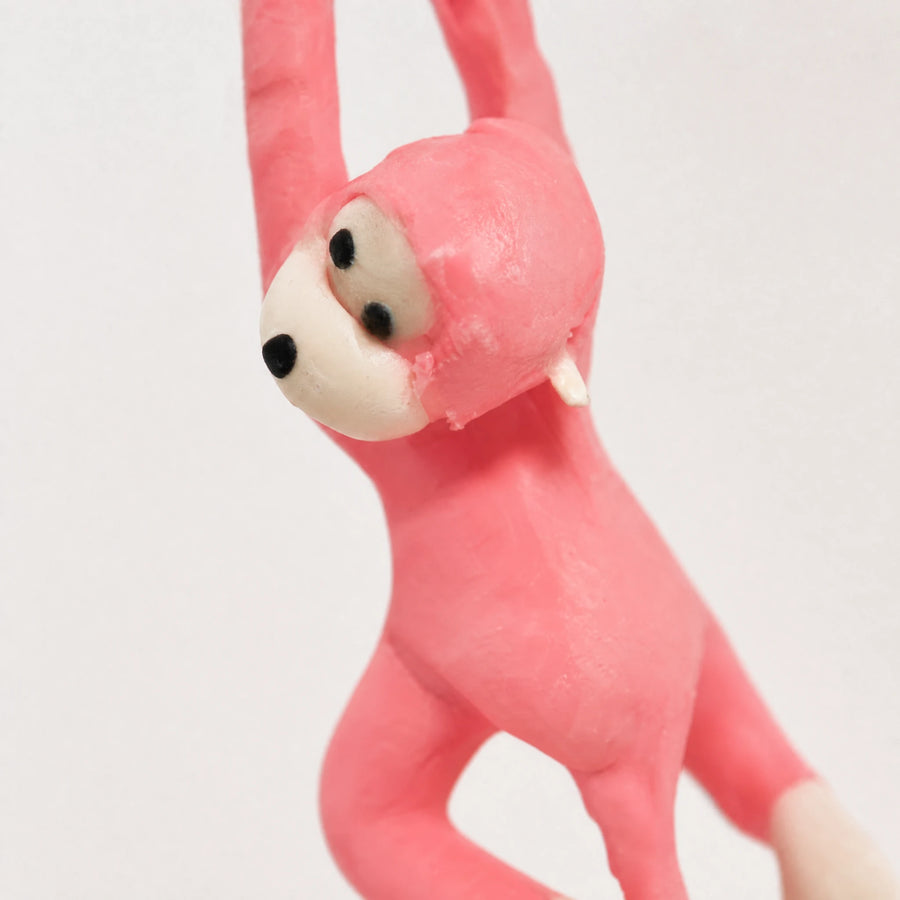 Monkey Plush with Long Tail in Pink - Détail matière