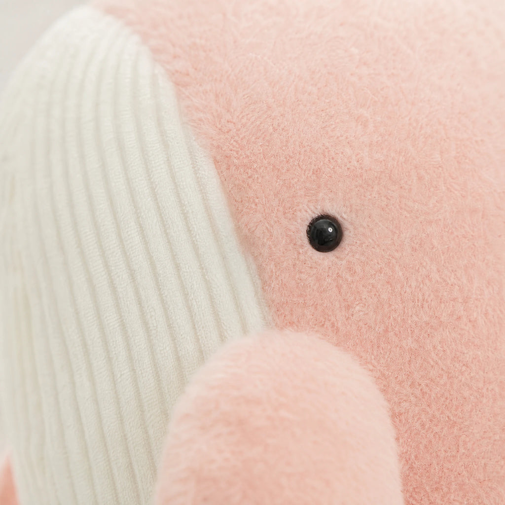 Narwhal Plush with Shiny Horn and Fluffy Texture - Détail matière