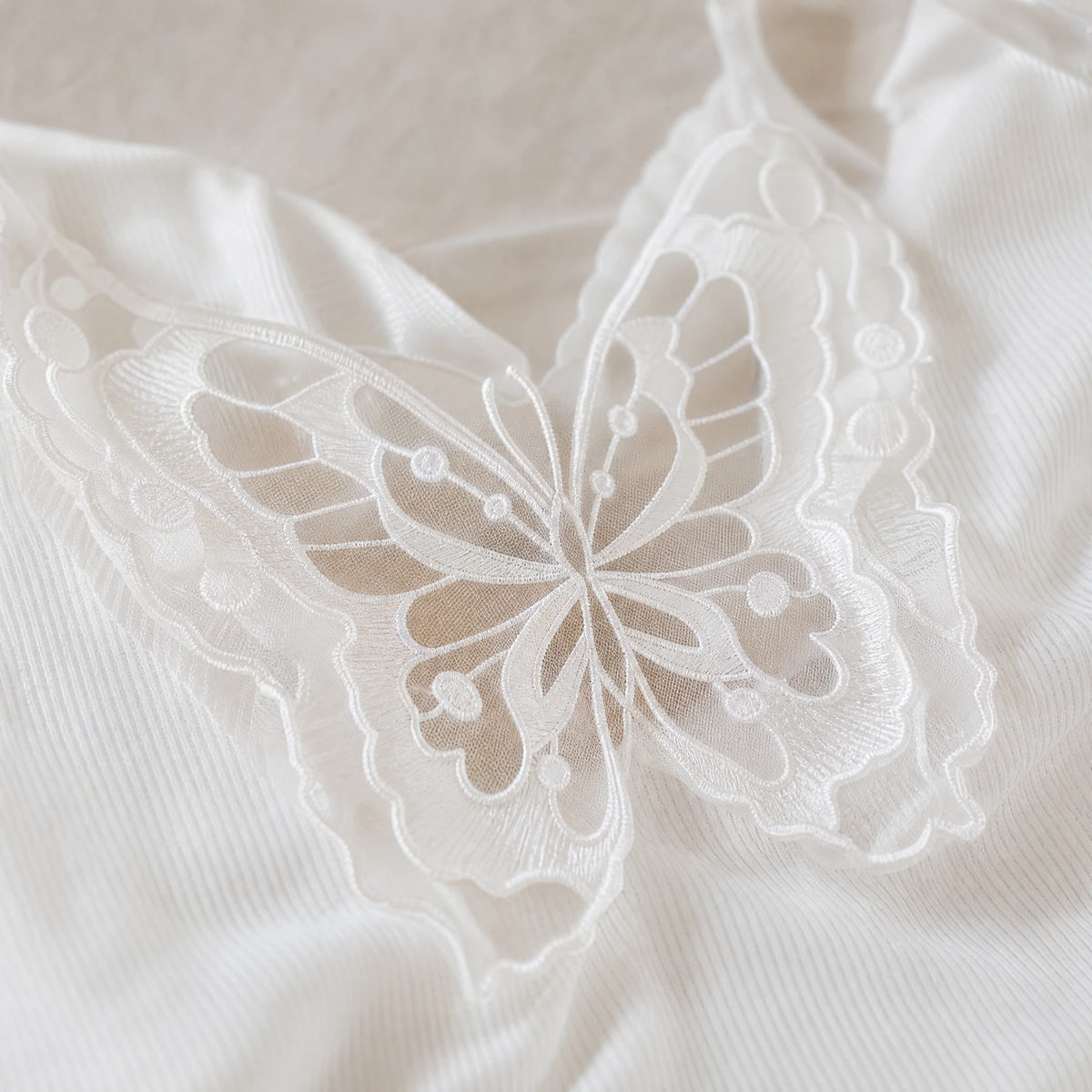 Off Shoulder Butterfly Top with Mesh Long Sleeves - Détail matière