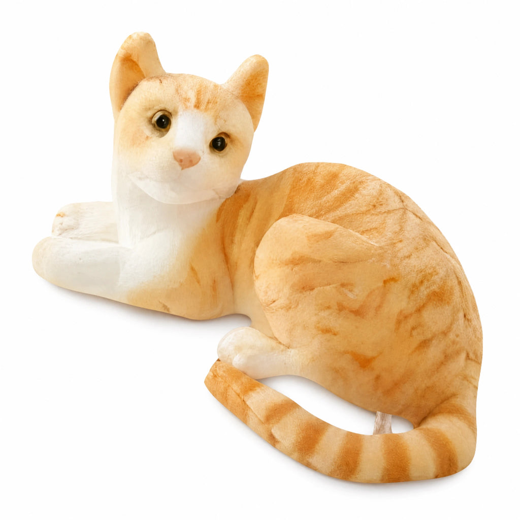 Orange Tabby Cat Plush in Lying Down Position - Fond blanc