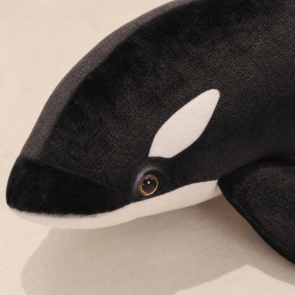 Orca Plush in Realistic Black and White Design - Détail matière