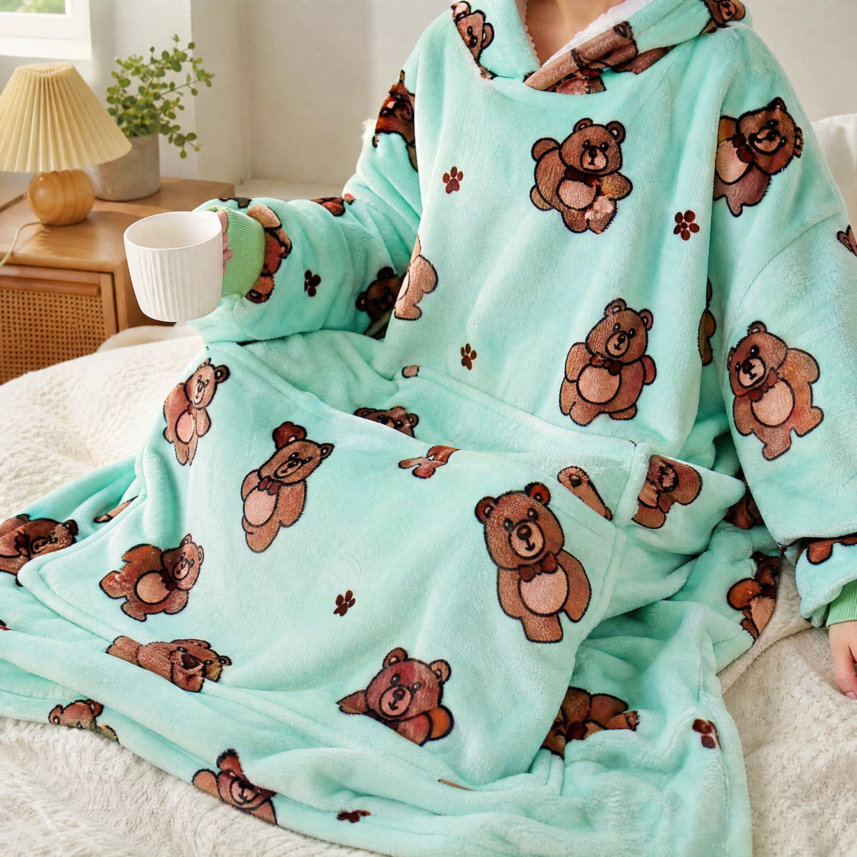 Oversized Blanket Hoodie with Teddy Bear Print in Mint - Utilisation du produit
