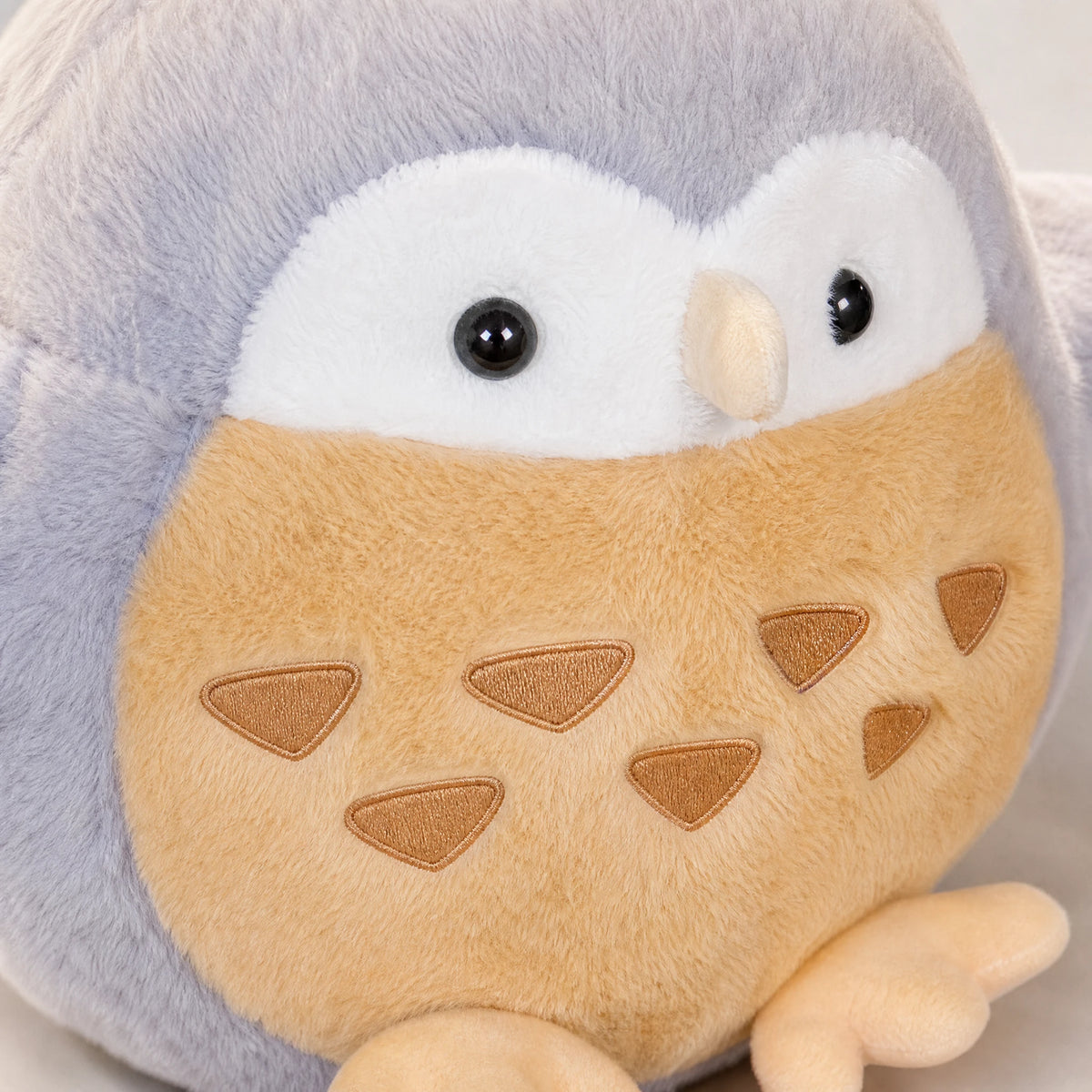 Owl Plush Round Chubby Design with Embroidered Details - Détail matière