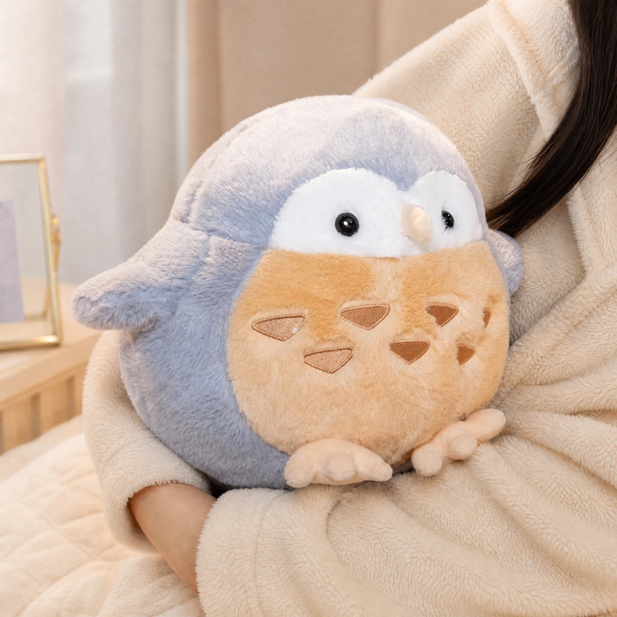 Owl Plush Round Chubby Design with Embroidered Details - Utilisation du produit