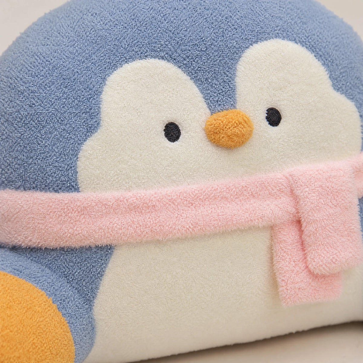 Penguin Backrest Cushion with Arms and Plush Design - Détail matière