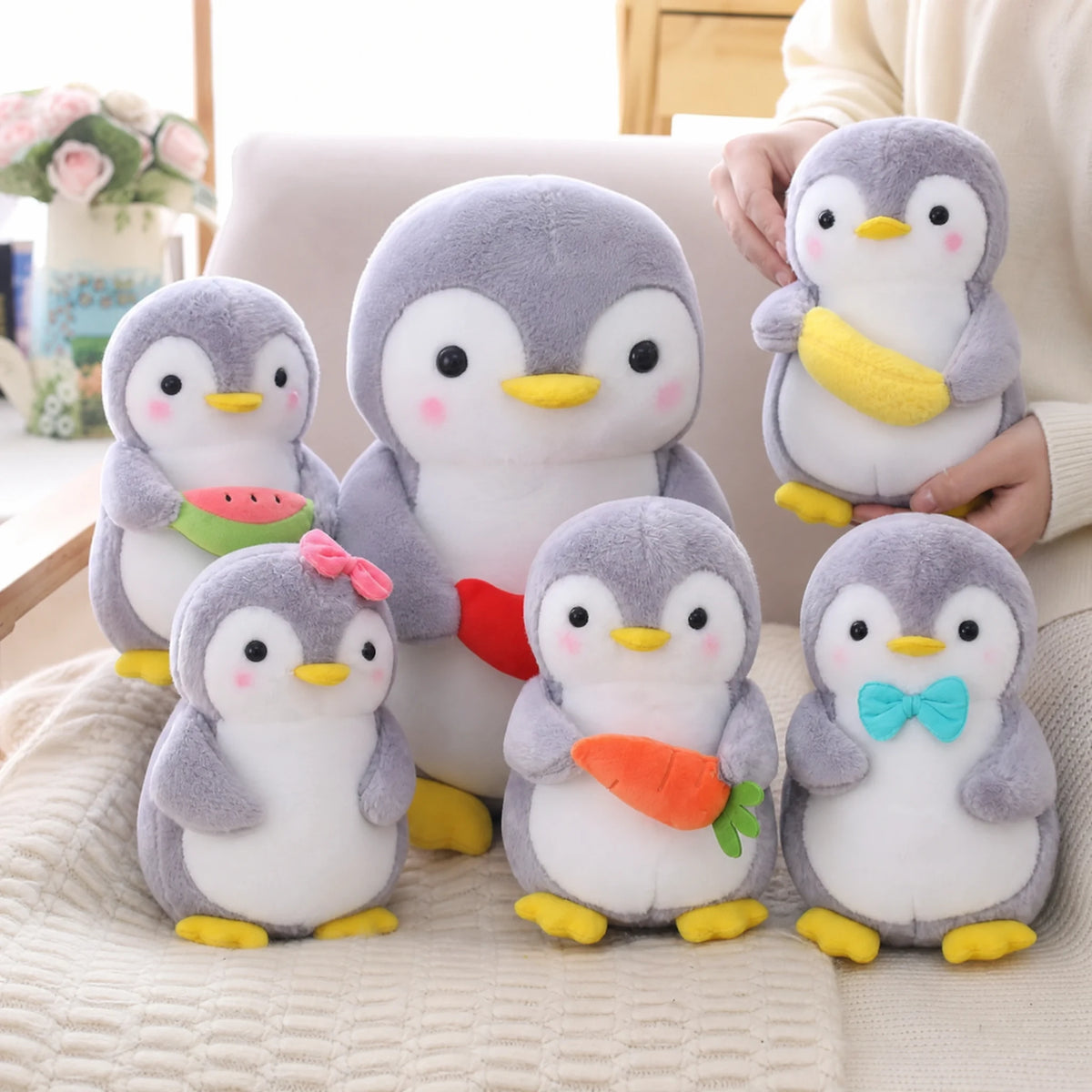 Penguin Plush with Fruit Accessories and Soft Gray Fabric - Utilisation du produit