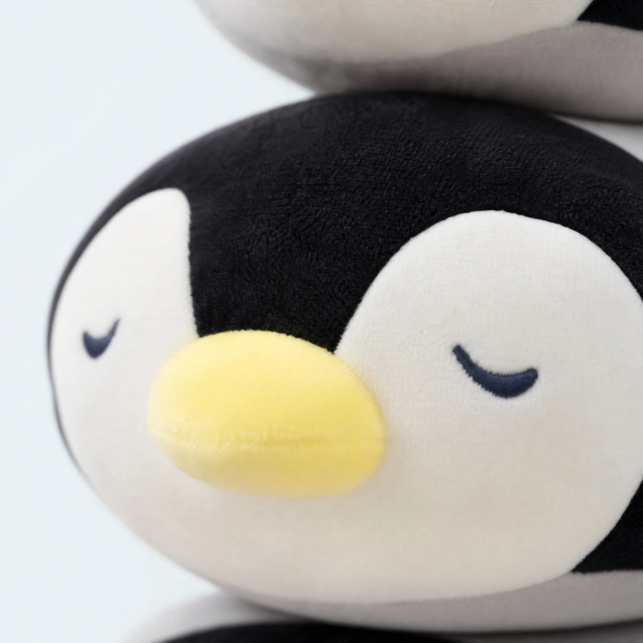 Penguin Plush with Sleeping Eyes and Soft Wings - Détail matière