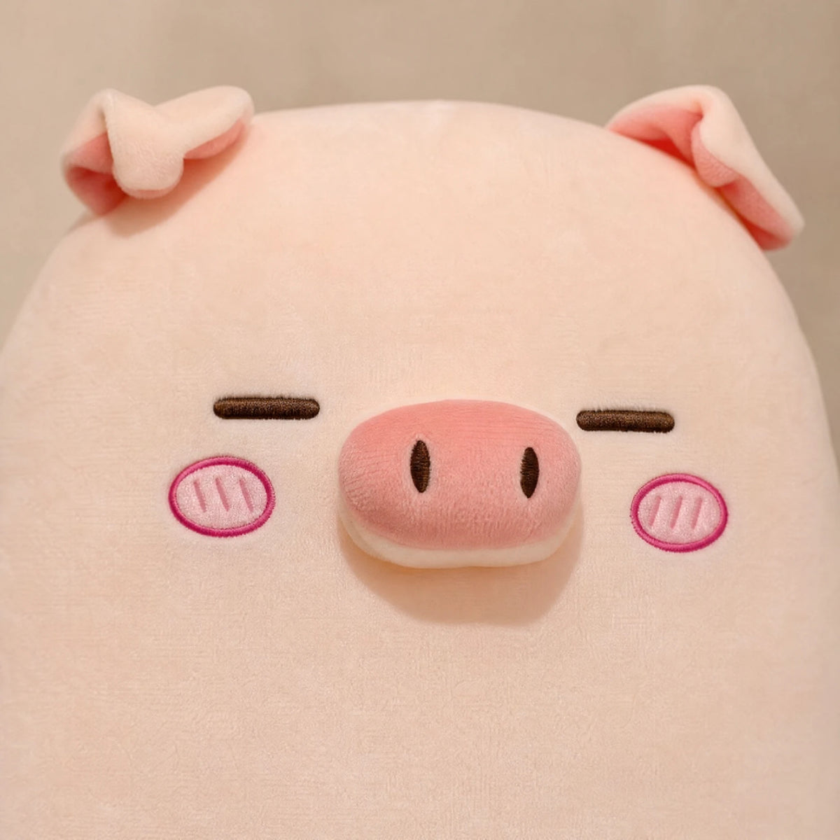 Pig Body Pillow with Long Plush Design and Kawaii Face - Détail matière