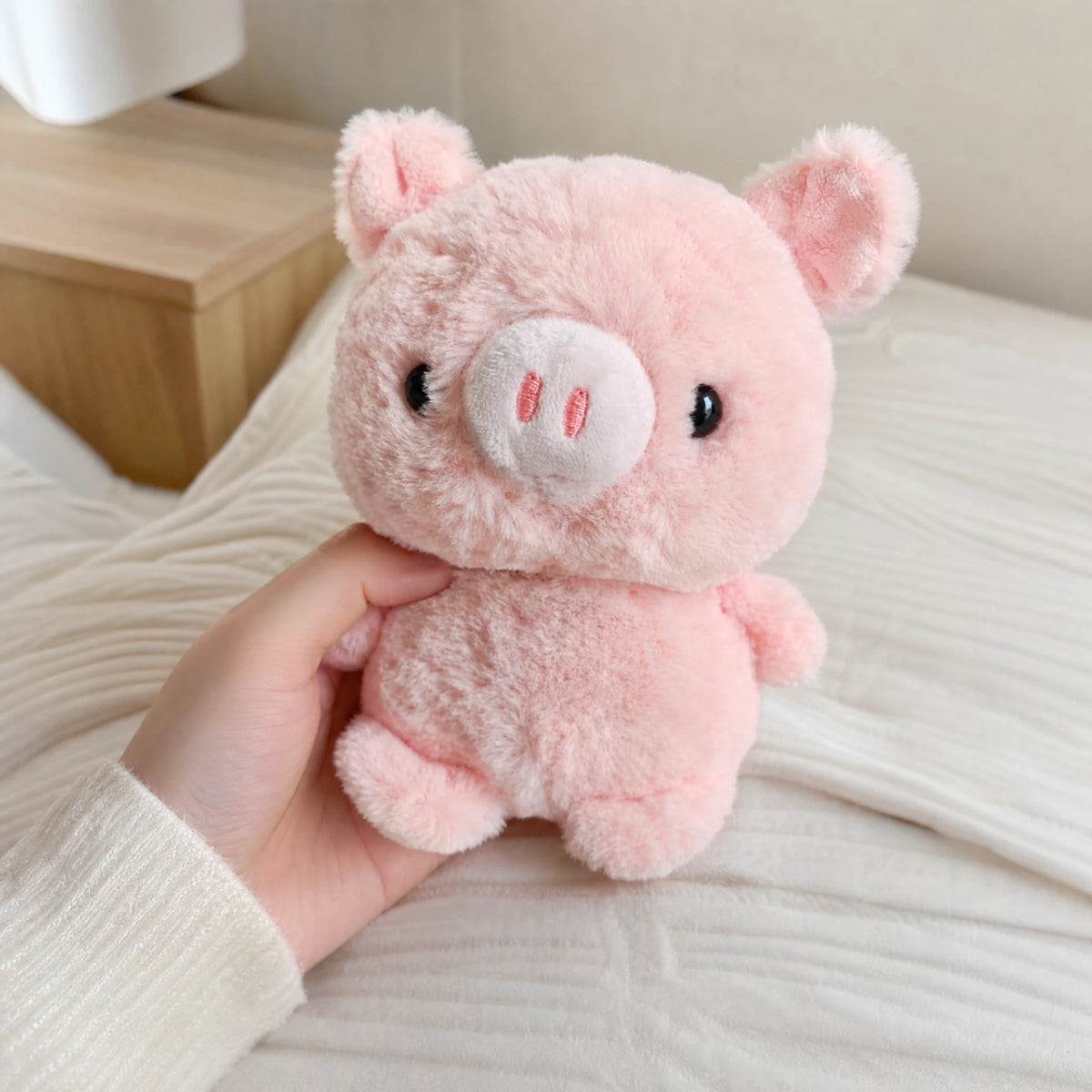 Pig Plush, Soft Pink Stuffed Animal with Embroidered Snout - Utilisation du produit