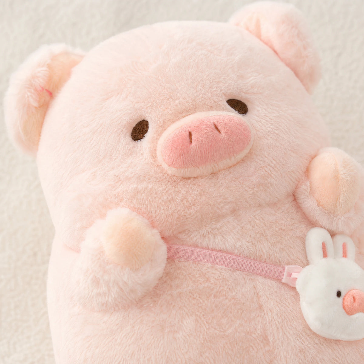 Pig Plush with Removable Side Bag and Baby Companion - Détail matière