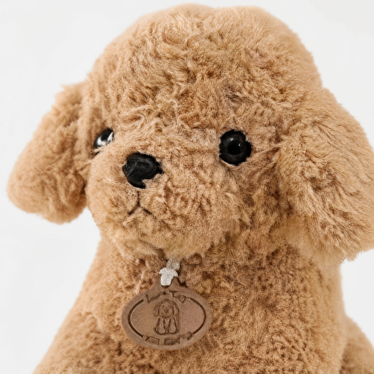 Poodle Plush with Curly Beige Fur and Sitting Pose - Détail matière