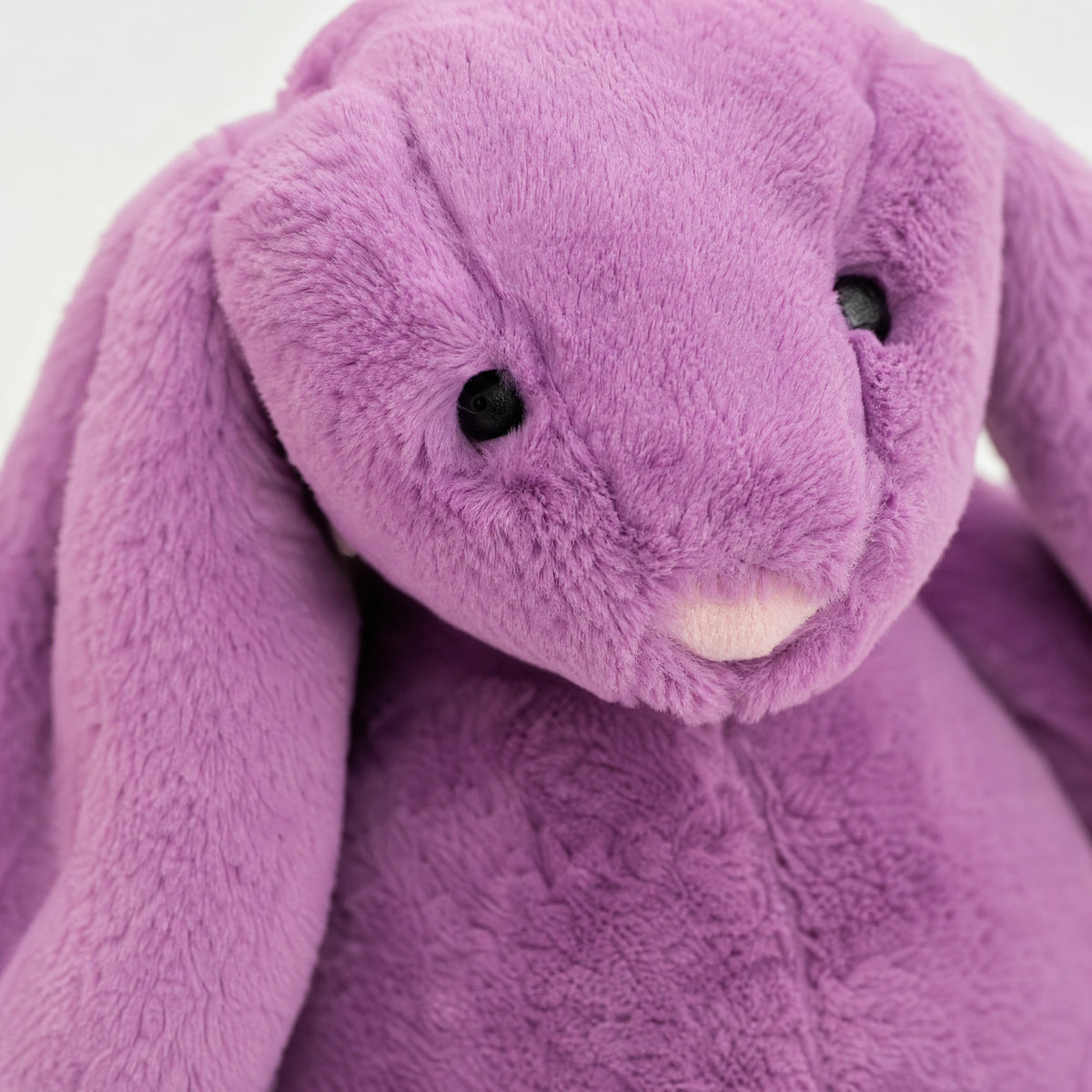 Purple Bunny Plush with Floppy Ears and Kawaii Style - Détail matière