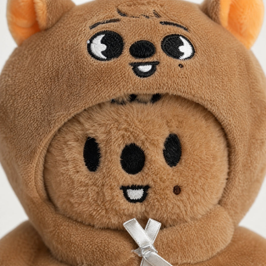 Quokka Plush with Bear Hood – Kawaii Character Design - Détail matière