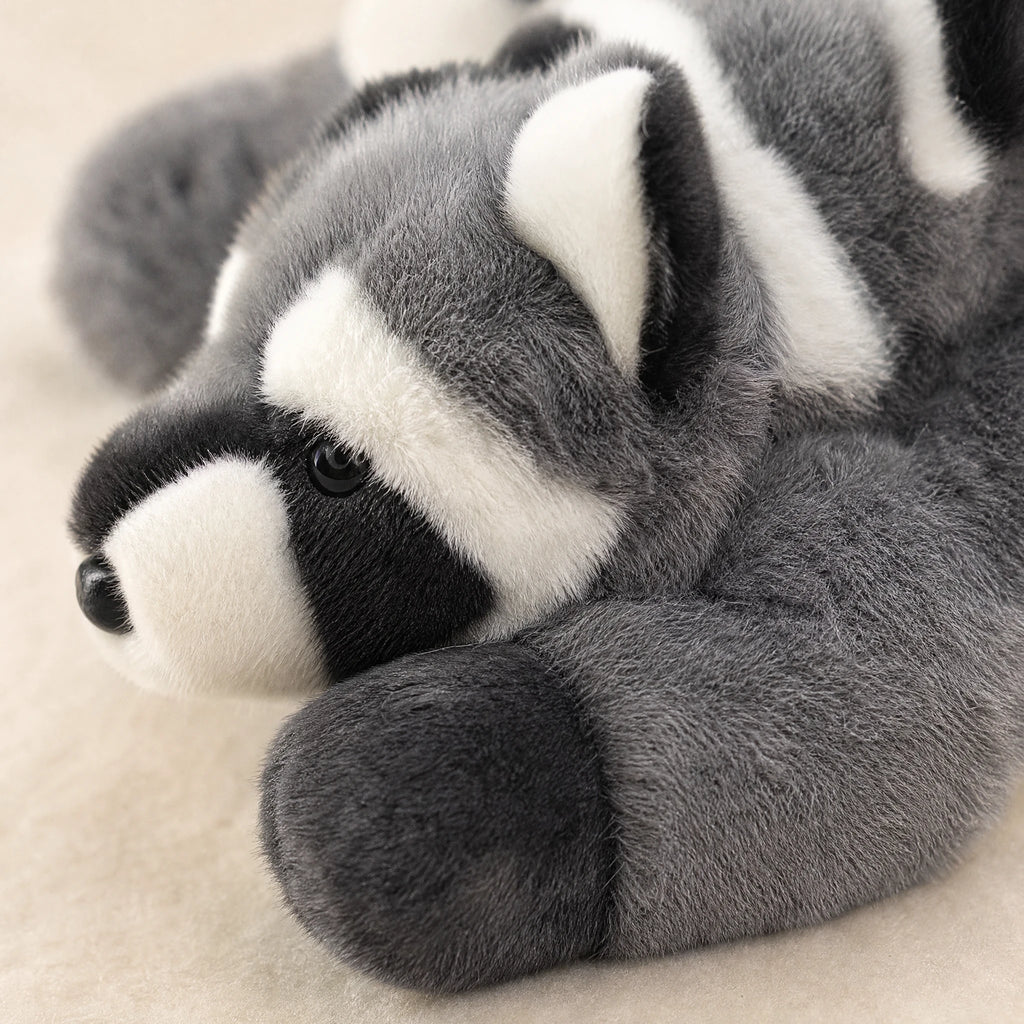 Raccoon Plush Toy with Long Striped Tail and Cuddly Design - Détail matière