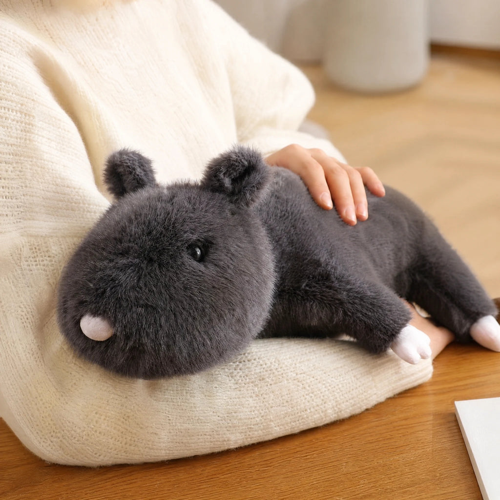 Rat Plush with Dark Gray Fur and Soft Texture - Utilisation du produit