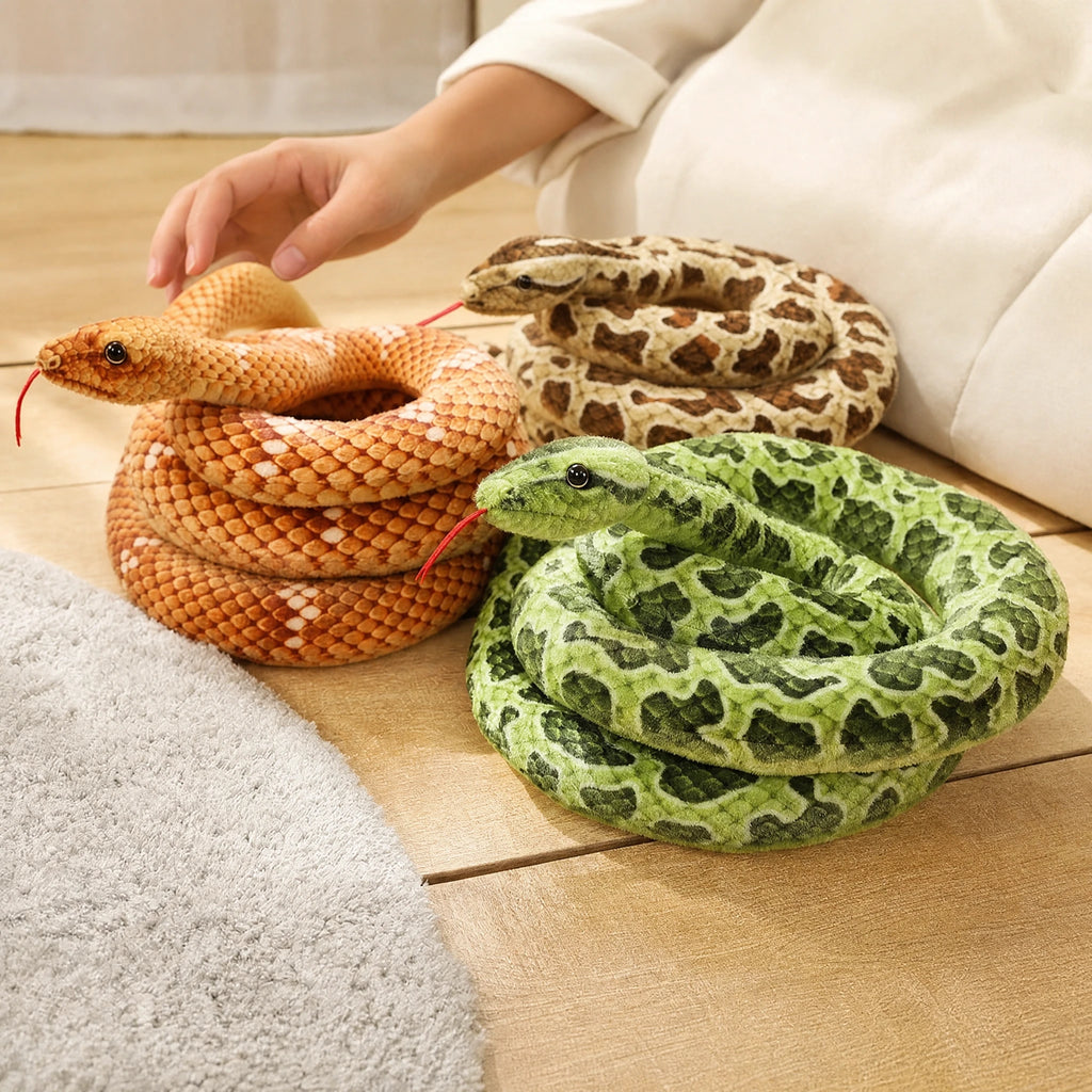 Realistic Snake Plush in Orange, Green and Brown Patterns - Utilisation du produit