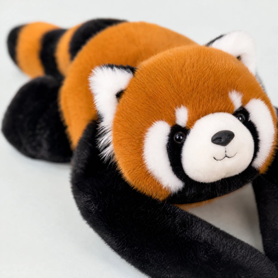 Red Panda Plush, Weighted Stuffed Animal in Lying Pose - Détail matière