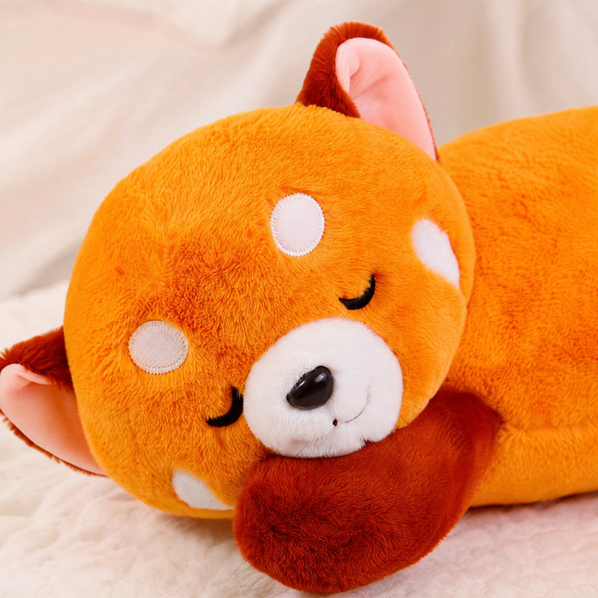 Red Panda Plush with Striped Tail and Soft Fur - Détail matière