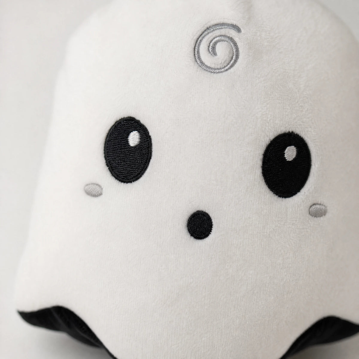 Reversible Ghost Plush with Glow-in-the-Dark Feature - Détail matière