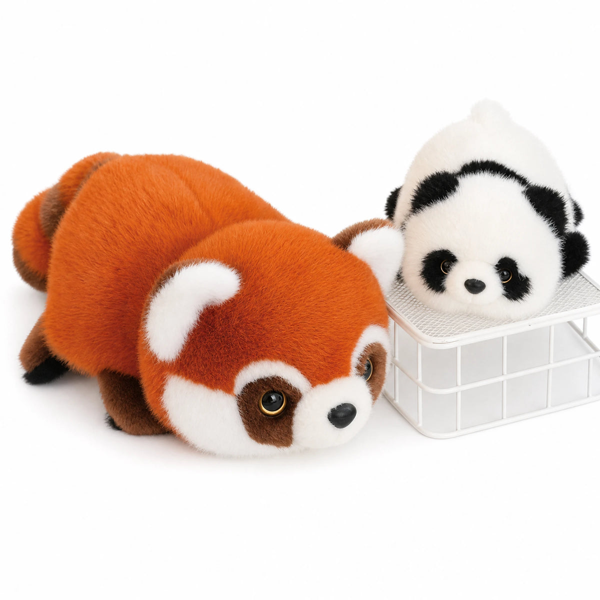 Reversible Plush Toy, Red Panda to Panda - Fond blanc