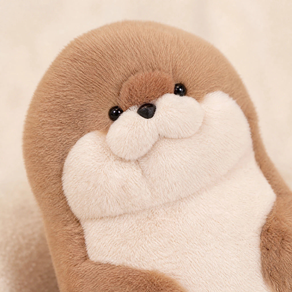 Seal Plush Toy in Brown, Gray, and White - Détail matière