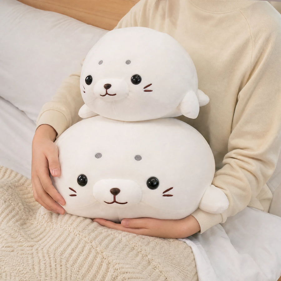 Seal Plush Toy with Chubby Round Body and Soft White Coat - Utilisation du produit