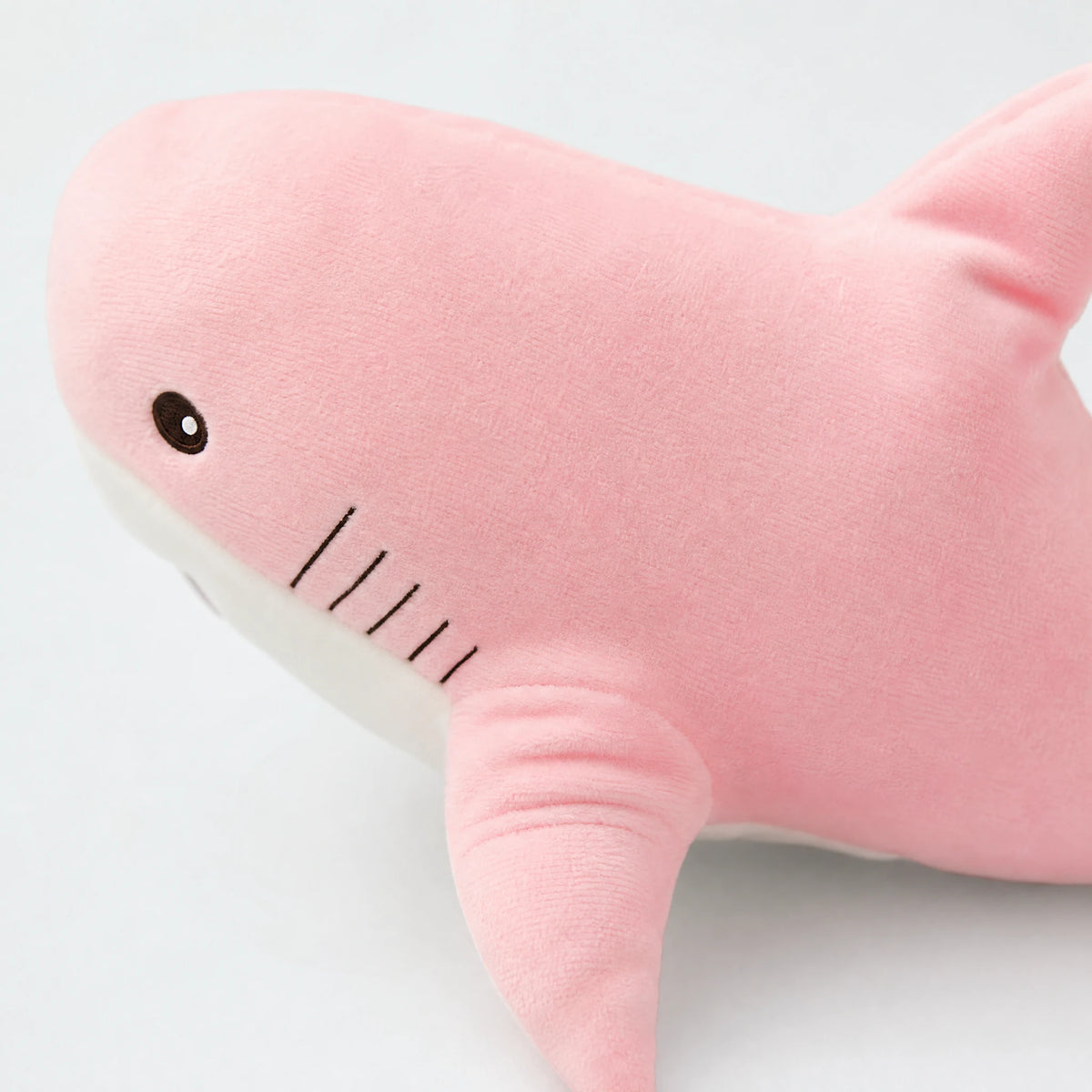 Shark Plush Toy in Soft Pink with Detailed Features - Détail matière