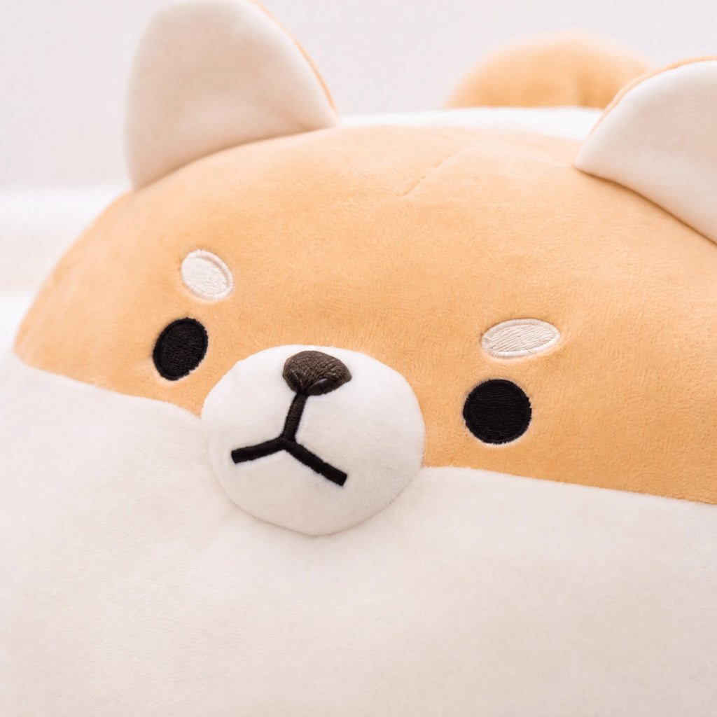 Shiba Inu Plush with Rounded Body and Embroidered Face - Détail matière