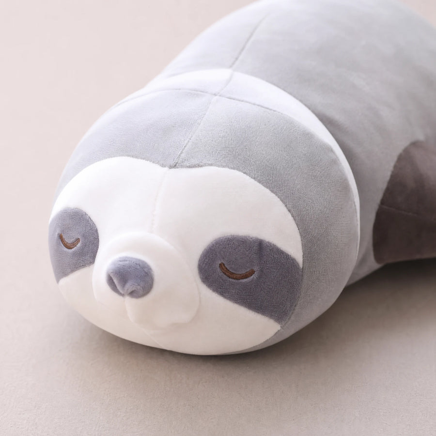 Sloth Plush Toy in Relaxed Sleeping Position - Détail matière