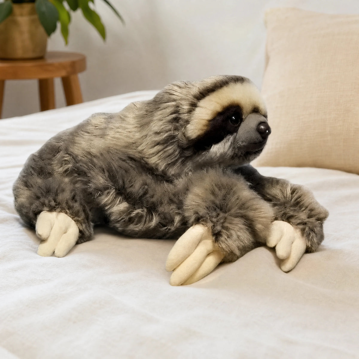 Sloth Plush with Realistic Fur and Expressive Face - Utilisation du produit