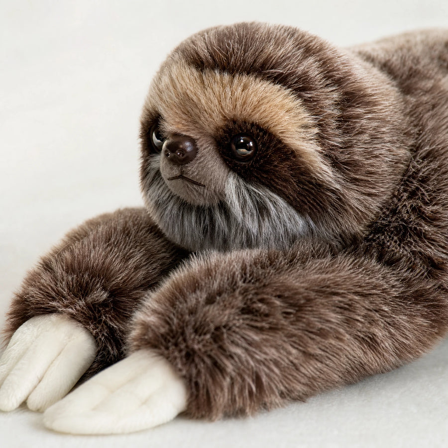 Sloth Plush with Soft Brown Fur and Lying Pose - Détail matière